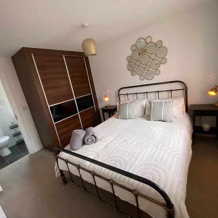 The Belfry 3 Bedrooms 2 Bathrooms Contractors & Family Higham Ferrers Exterior photo