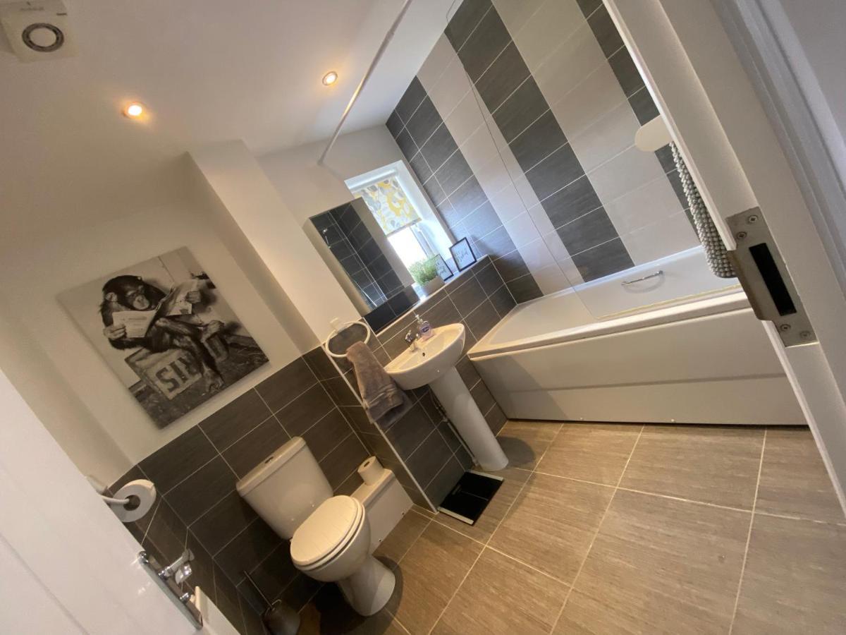 The Belfry 3 Bedrooms 2 Bathrooms Contractors & Family Higham Ferrers Exterior photo